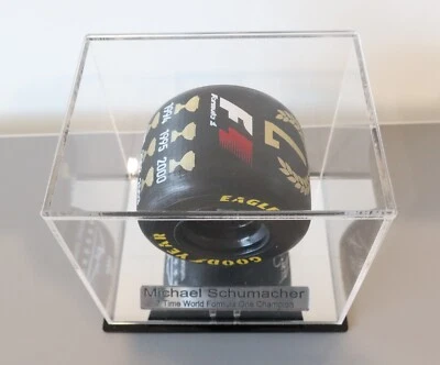 Exhibición de neumáticos 1/5º Michael Schumacher 7 veces campeón del mundo hecha a mano personalizada  Foto 1 de 4