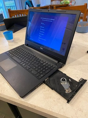 Portátil Dell 2017 con pantalla de 14 pulgadas negro - ligeramente usado. Foto 1 de 4