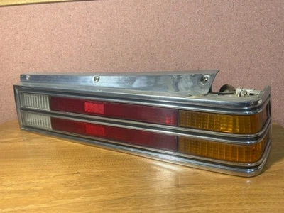 Conjunto de luz trasera combinada derecha 80-81 Buick Skylark Limited OEM, pasajero Foto 1 de 4