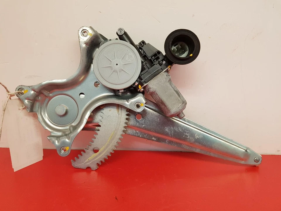 Toyota RAV 2016 4 5 puertas Estate pasajero ventana trasera regulador + motor Foto 1 de 4