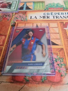 TOPPS BARCELONA CHROME 2022/23 REFRACTOR GARY LINEKER #042 - Picture 1 of 2
