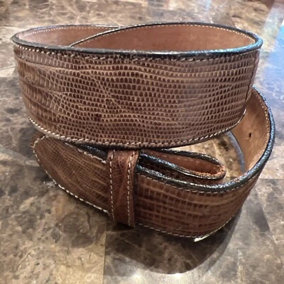 Cinto feminino Tony Lama etiqueta dourada lagarto jacaré tamanho 34 205/9 sem fivela LEIA - Imagem 1 de 4