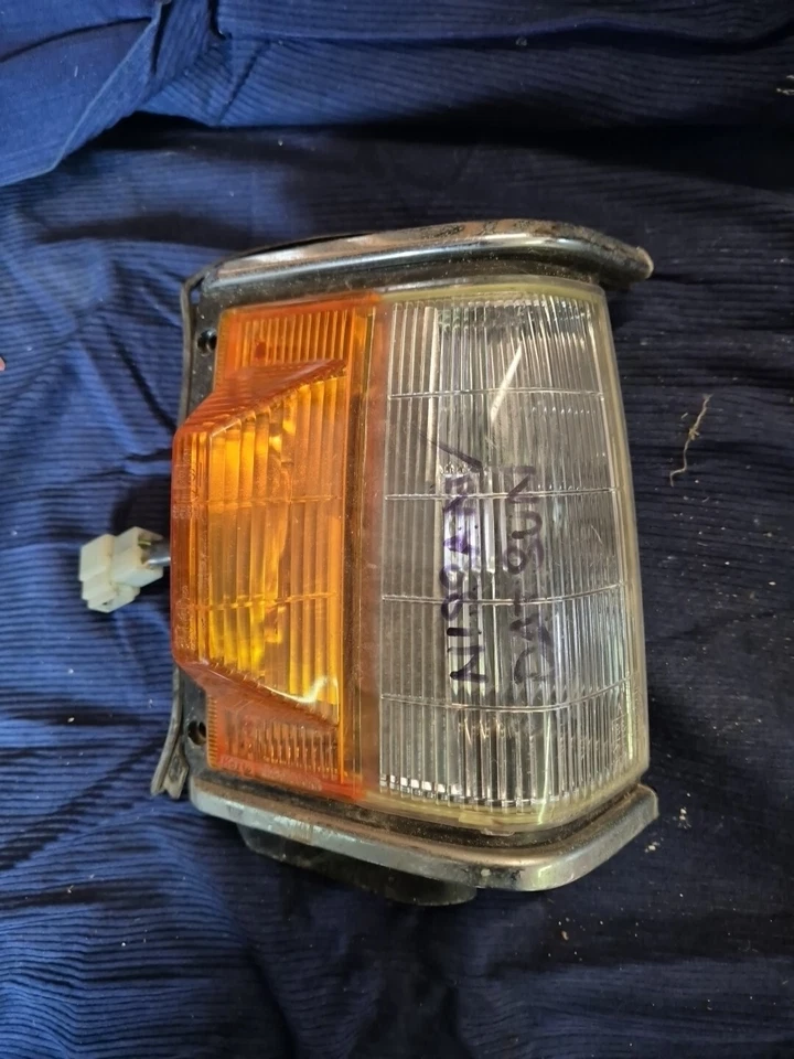 DATSON NISSAN CHERRY 1982-1984 GENUINE R/H W10/5 SIDE FRONT INDICATOR LAMP LIGHT - Image 1 of 4