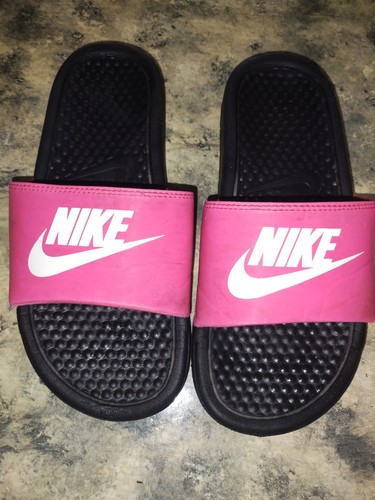 Sandali infradito Nike Youth taglia 5.0 neri e rosa slide scarpa estiva.