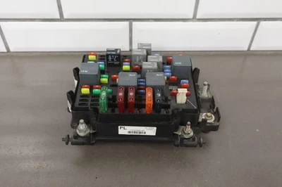 2002 GMC Sierra C3 底部发动机保险丝盒原始设备制造商 15328806 — 第 1/4 张图片