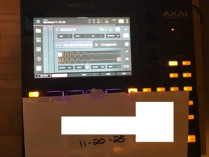 AKAI PROFESIONAL MPC ÚNICO TOTALMENTE FUNCIONAL CON CAJA ORIGINAL/MANUAL + TARJETA SD de 64 GB - Imagen 1 de 4