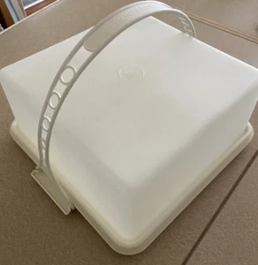 Tupperware Square Cake Taker Brownie Cupcake Saver with Carry Handle - Picture 1 of 4