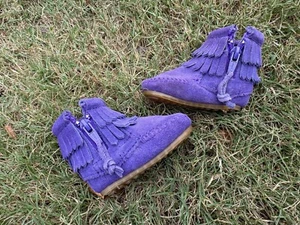 Minnetonka Boot - Picture 1 of 3