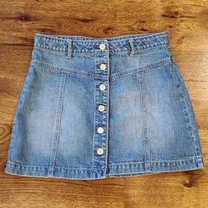 Girls GAP medium wash button up denim skirt size 16 - Picture 1 of 3