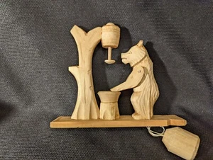 Cool Hand Carved Wood BEAR HONEY POT Bee Hive Moving Toy Folk Art Kinetic - Picture 1 of 5