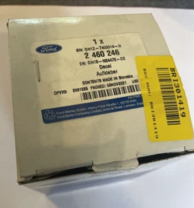 NUEVO GENUINO FORD ECOSPORT MK2 BK puerta delantera derecha pilar B calcomanía 2460246 - Imagen 1 de 4