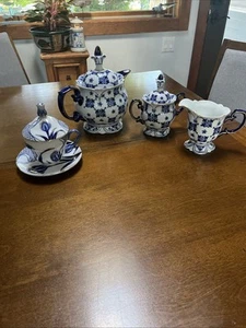 Bombay Company blau & weiß Quilt Somerhill Set Teekanne Tasse Milchkännchen & Zucker - Bild 1 von 18