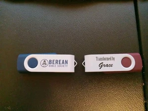 Berean Bible Society 2 Flash-Laufwerke, 700 Nachrichten (siehe Beschreibung) - Bild 1 von 3
