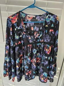 Izzy & Lola Boutique-Top Blumenmuster entspannt gefüttert Large - Bild 1 von 6