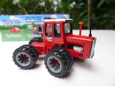 1/64 Massey Ferguson 1500 4Wd Tractor With Duals 2004 National Farm Toy Show - Image 1 of 4