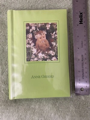 Anne Geddes Photo Album Baby Flowers 24 pictures Book Green Daisies - Image 1 of 4