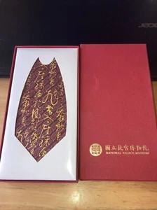 Neue, schöne Krawatte aus 100 % Seide aus dem National Palace Museum of Taiwan - Bild 1 von 5