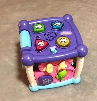Cubo de actividad VTech para estudiantes ocupados juguete de aprendizaje para niños pequeños preescolar  Foto 1 de 3