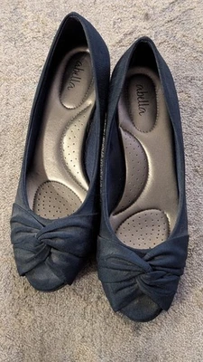 Abella Women's True Comfort Peep Toe Short Block Heel Shoes Size 7.5 Bow Fabric - Image 1 of 3