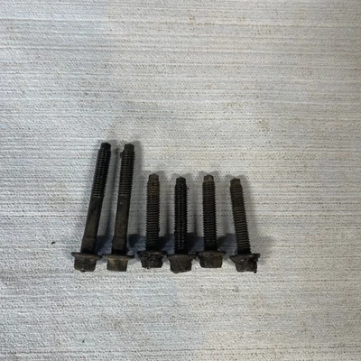 Ford Escort 1994 1,9 pernos de montaje de bomba de aceite Foto 1 de 3