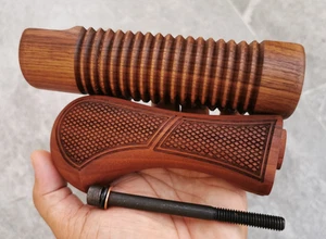 MOSSBERG 590 SHOCKWAVE 12 GA GUARDABARROS Y TACO MUEBLES DE MADERA DE NOGAL GRABADO ACEITE FI - Imagen 1 de 24