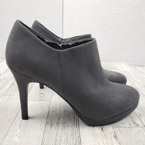 Liz Claiborne Emma Damen-Booties mit Absatz Reißverschluss Kunst-Wildleder grau Größe 8,5 M Stiefel - Bild 1 von 18