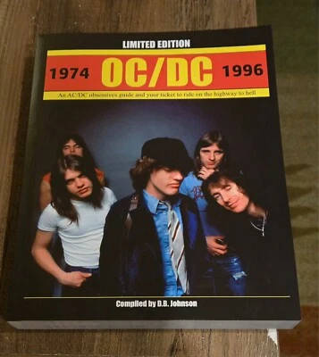AC/DC * OC/DC COLLECTORS BOOK 480 PG OF TOUR INFO MEMORABILIA ETC. NOT LP Foto 1 de 2