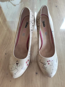 Brautschuhe, Pumps, beige, Zeichnungen, Schriftzeichen, Größe 39, von DoGo - Bild 1 von 7