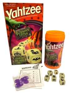 Yahtzee Halloween Edition Rare Glow in Dark Dice Game Hasbro 2007 No Score Pad - Picture 1 of 6