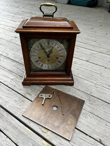 Vintage Howard Miller Mantle Clock Germany 2 Jewels Movement Key 76 Zeeland Mi Cover