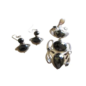 Silver and Black Onyx Pendant and Earrings - Picture 1 of 7
