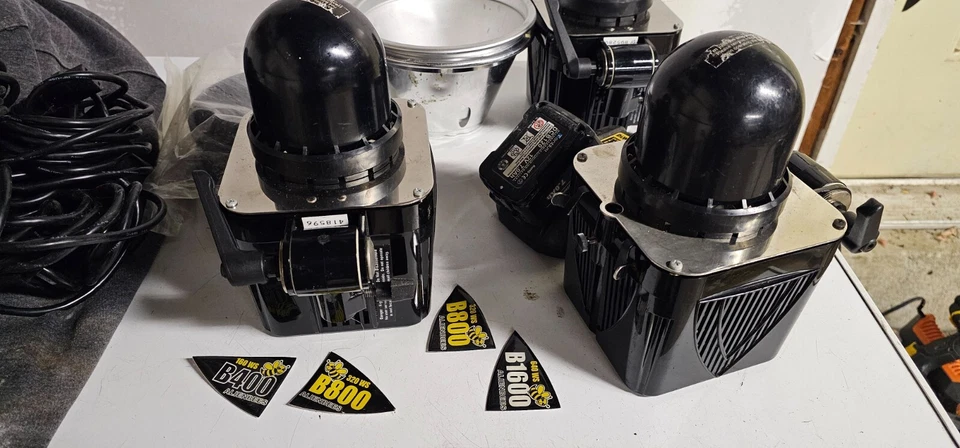 abejas alienígenas b1600,800 y 400 Foto 1 de 1