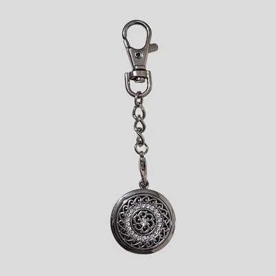 Llavero difusor de aceites esenciales de aromaterapia | Medallón tono plata con... Foto 1 de 4