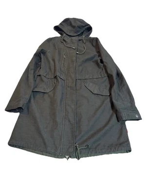 Parka militar con capucha Levi’s para mujer talla pequeña verde 3 bolsillos delanteros Foto 1 de 4