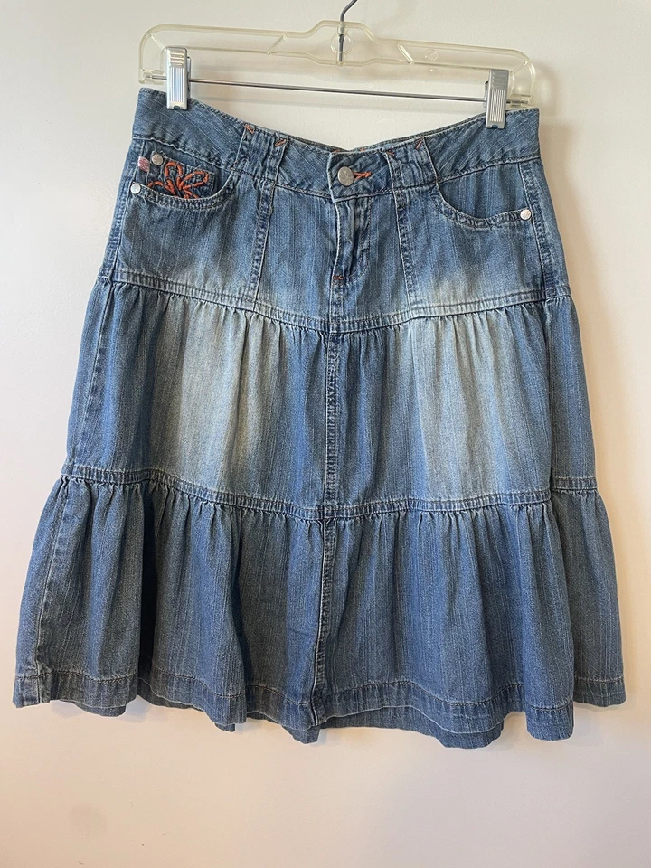Falda de mezclilla Younique longitud media en capas indie moda antigua años 60 Fairycore vaquera Foto 1 de 4