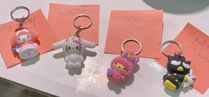 Menge 4 Sangrio Hello Kitty Schlüsselanhänger Kuromi My Melody Pompurin Badtz-Maru - Bild 1 von 4