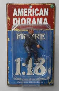 Police Officer III AMERICAN DIORAMA Statuetta in scala 1:18 4" Statuetta uomo maschio - Foto 1 di 1