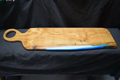 Impresionante tabla de queso charcutería de roble hecha a mano con detalles epoxi - grande Foto 1 de 4