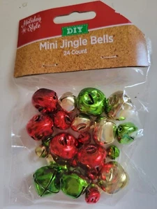 Nuovo JINGLE BELLS Mini Rosso Verde Oro Confezione da 3 Campane in Metallo Natale Artigianato - Foto 1 di 3