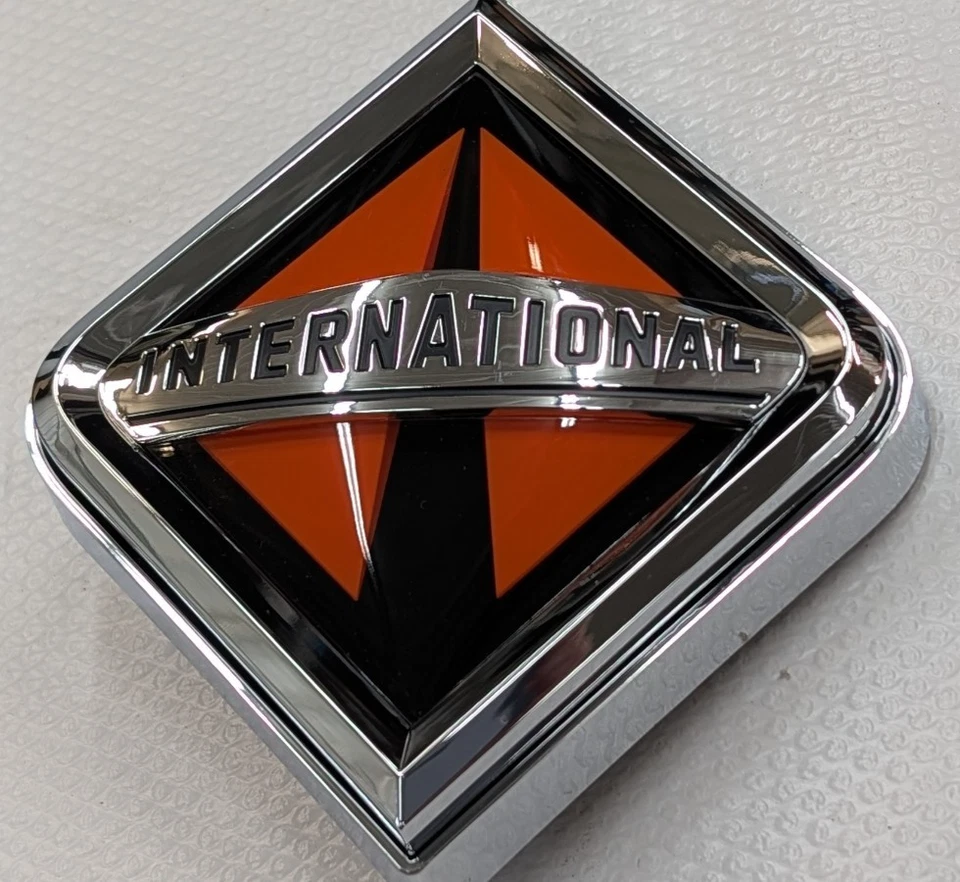 Adorno con logotipo de emblema de capó de camión genuino internacional diamante montaje de perno de carretera Foto 1 de 4