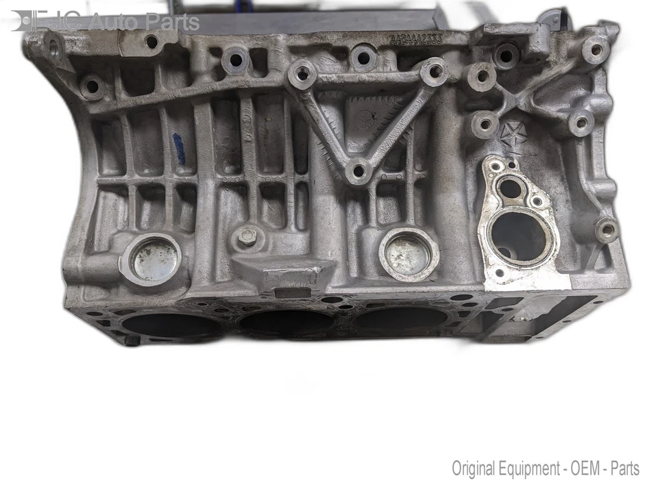 Engine Cylinder Block For 05-08 Dodge Magnum  2.7 4663611 - Image 1 of 4