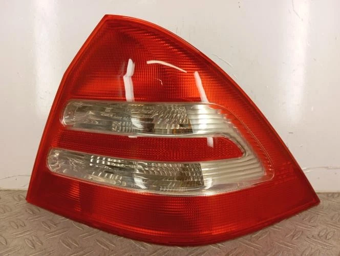 Luz trasera principal derecha (luces) MERCEDES CLASSE C 203 PHASE 1 2038200264 - Imagen 1 de 4