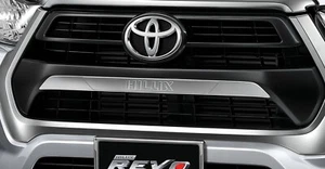 2022-25 Toyota Hilux Revo Front Radiator Grille Chrome Garnish Sport edition - Foto 1 di 8