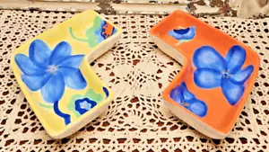 Paar Floral Avon Ersatz Keramik V-Form Geschirr orange gelb blau - Bild 1 von 7