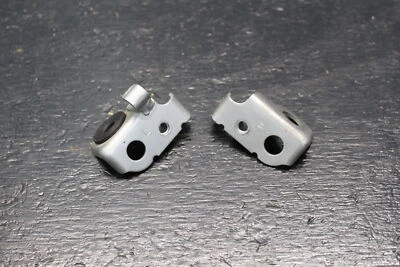 08-19 SUZUKI HAYABUSA GSX1300R OEM TANQUE DE GASOLINA PILA DE COMBUSTIBLE SOPORTES LATERALES SOPORTE 2008 Foto 1 de 3