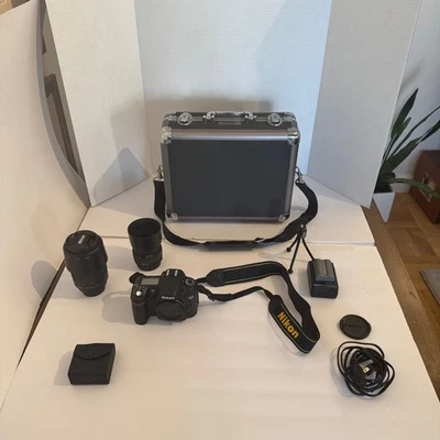 Paquete de cámara réflex digital Nikon D80, lente AF-Nikkor 70-300 mm Sigma 28-70 mm f/2,8-4 Foto 1 de 4