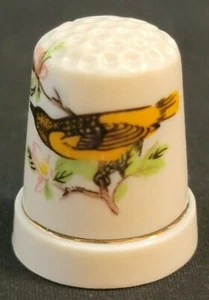 VINTAGE ~ Ditale da collezione in ceramica/porcellana con Oriel appollaiato su un ramo - Foto 1 di 6