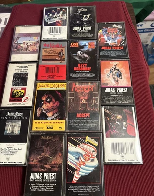 Lot of 14 Cassette Tape 80's ROCK 8 JUDAS PRIEST + OZZY + THE DOORS AC/DC KINKS Foto 1 de 3