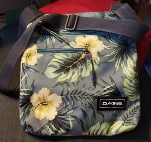 Dakine Jo Jo Crossbody Bag Shoulder Purse W/ Pockets Green Tropical Floral NWOT - Picture 1 of 8