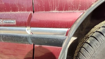 1998 别克 Lesabre 乘客右模 Fender Trim 51b 波尔多红色 — 第 1/4 张图片